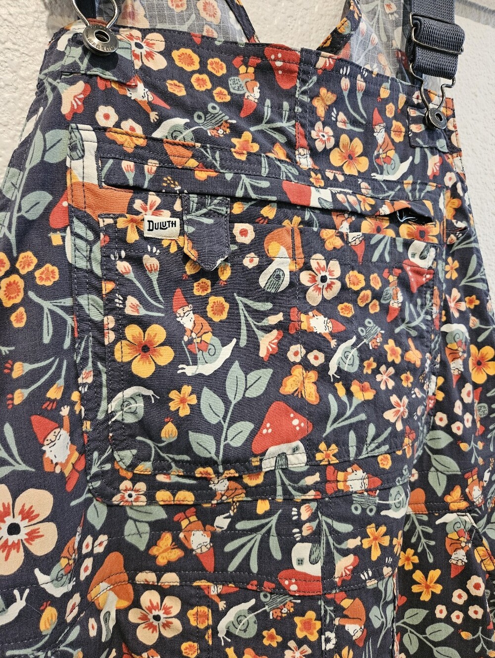 Duluth Trading Garden Gnome Floral Heirloom Short Overalls Size XL - Picture 3 of 14